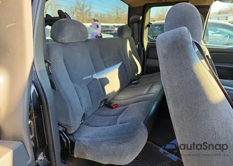 2005 Chevrolet Silverado C1500 z USA, uszkodzony, nr VIN 2GCEC19T751205696